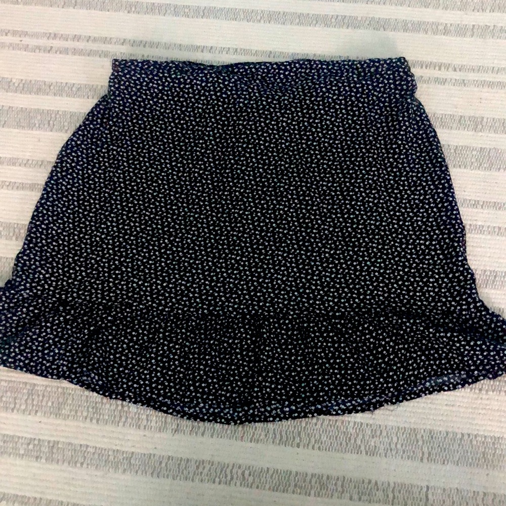Mini skirt with white flowers